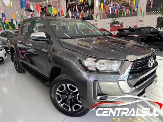 TOYOTA HILUX 2.8 D-4D TURBO DIESEL CD SRV 4X4 AUTOMÁTICO TOYOTA HILUX 2.8 D-4D TURBO DIESEL CD SRV 4X4 AUTOMÁTICO